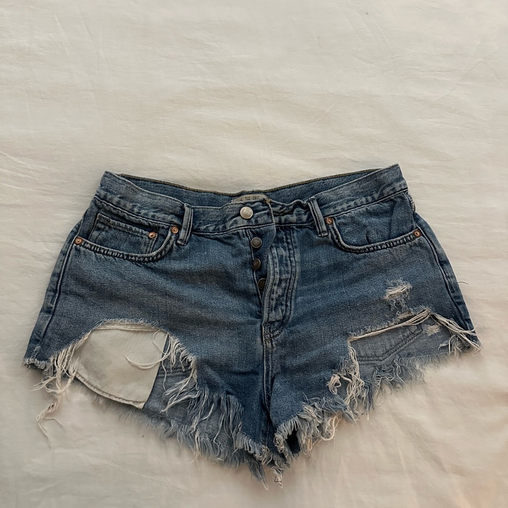 We The Free Medium Wash Free People Distressed Denim Shorts Size 28